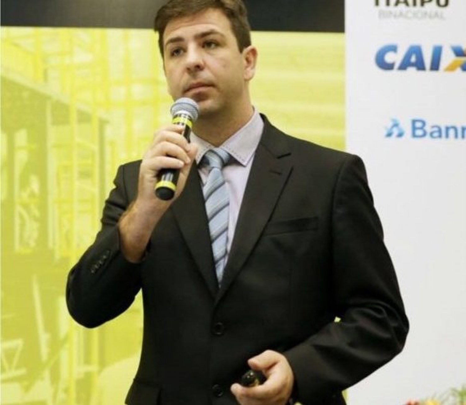   Jonas Foresti Brevia: &ldquo;N&atilde;o vamos mudar o mundo pela nossa opini&atilde;o, mas pelos nossos gestos&rdquo;