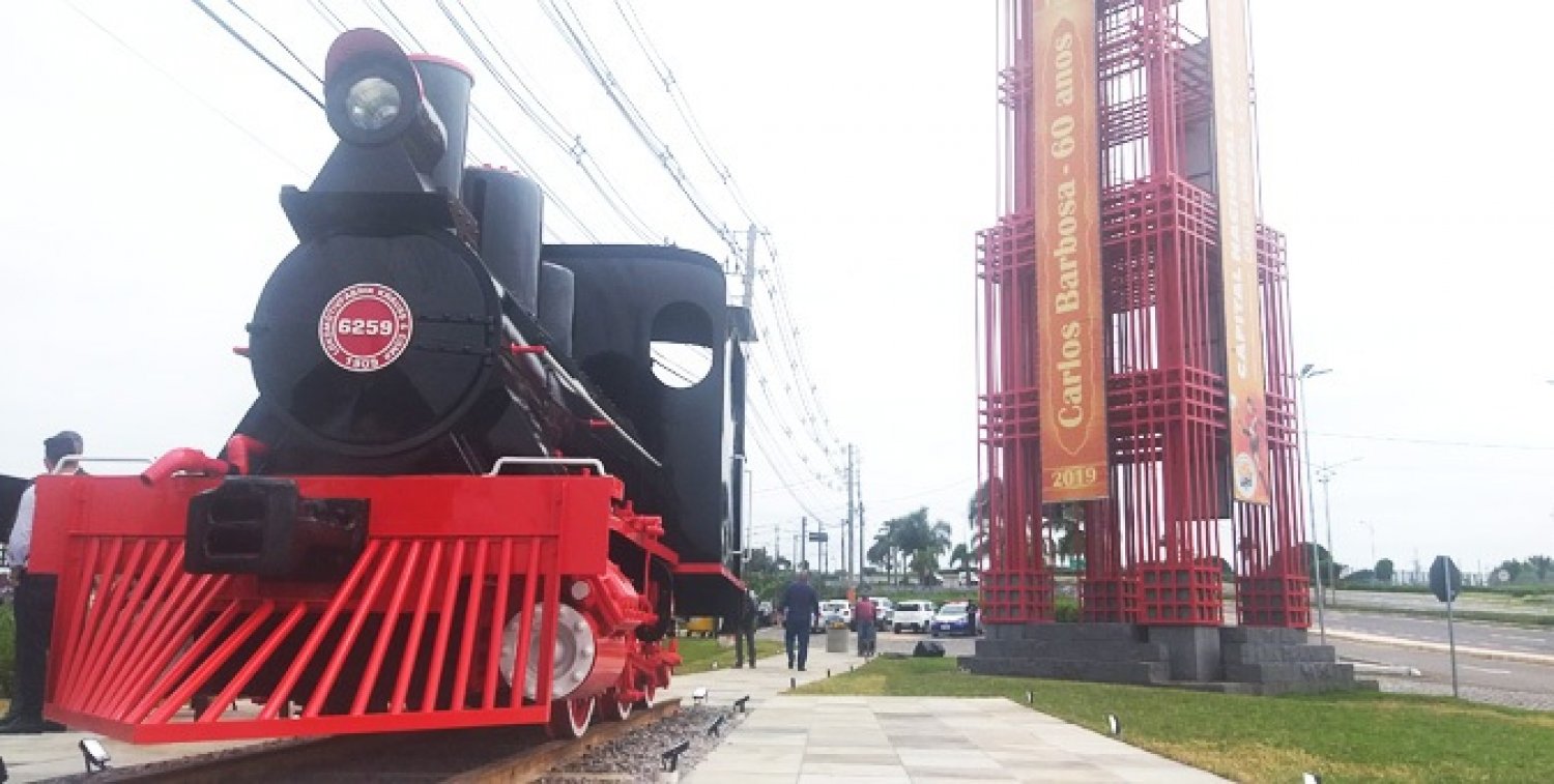   A saga de um trenzinho: ap&oacute;s 10 anos de abandono, Carlos Barbosa entrega a Maria Fuma&ccedil;a